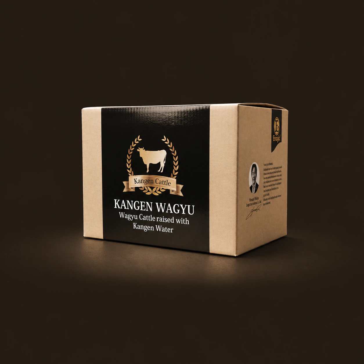 Die Box des Kangen Wagyu Premium Sets mit dem goldenen Kangen Cattle-Wappen auf Schwarz